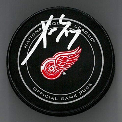 Pavel Datsyuk Dedikált Detroit Red Wings Hivatalos Játék Puck - Dedikált NHL Korong