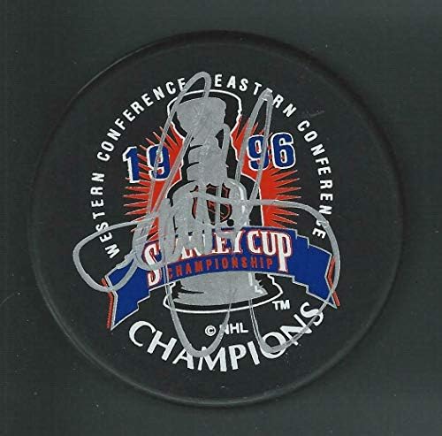 Scott Fiatal Aláírt Colorado Avalanche 1996 Stanley-Kupa Bajnokok Logó Puck - Dedikált NHL Korong